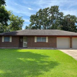 716 17th St in Nederland